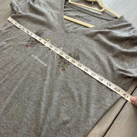 Life Is Good Gray Beach Chairs V Neck Crusher Tee T Shirt Women’s Sz L - Picture 6 of 8
